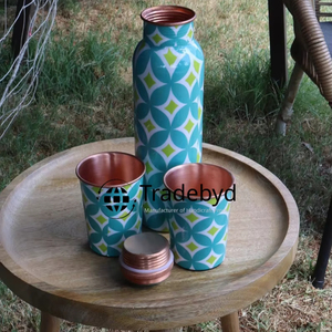 Botella de cobre hecha a mano de uso diario de Tradebyd Ayurvedic Wellness Botella de agua con estilo duradero y durabilidad - Product Image 1