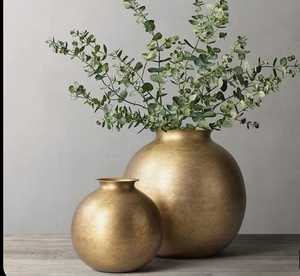 Vase à fleurs en forme d'urne à nervures verticales, en aluminium brossé, fait à la main, minimaliste moderne, pour la décoration de mariage et de la maison, vente en gros - Product Image 3