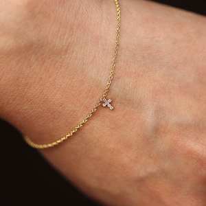 Bracelet Croix pour Femme Plaqué Or 18K, Bracelet Diamant Moissanite Rond pour Cadeau - Product Image 2