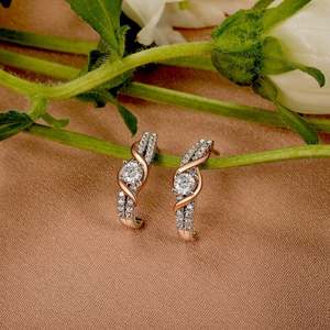ต่างหูเพชรทรงห่วงสองสี Jeulia Amore Classic Twist - Product Image 4