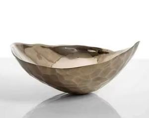 Bol à fruits et chocolat en métal poli doré ajoute de la profondeur au décor en reflétant les couleurs et les formes autour de lui, nouveauté - Product Image 5