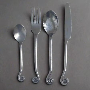 Juego de Cubiertos de Acero Inoxidable Resistente y Confiable con un Aspecto Elegante y Apto para Lavavajillas para Uso en la Cocina del Hogar y Banquetes de la India - Product Image 1