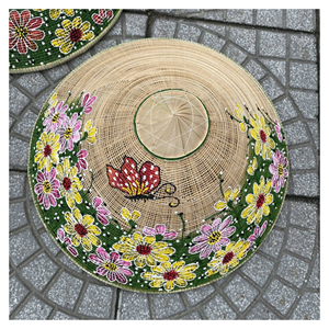 Sombrero Cónico de Hoja de Palma con Marco de Bambú Natural para Sombra al Aire Libre, Jardinería y Regalos de Recuerdo, Origen Vietnam, 'non la Vietnam' - Product Image 3