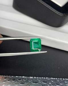 Esmeralda zambiana natural de alta calidad, corte octogonal. Hermosa piedra con brillo de color. - Product Image 2