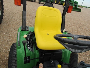 รถแทรกเตอร์มือสอง John Deere 2210 ราคาประหยัด - สภาพดี พร้อมใช้งาน ชั่วโมงการทำงานต่ำ - Product Image 3