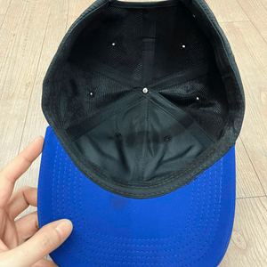 Casquette de baseball unisexe 6 panneaux, noir et bleu contrasté, ajustée, décontractée, en sergé de polyester uni, pour adulte, toutes saisons - Product Image 5