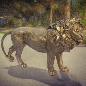 Grande figurine de lion de qualité supérieure Sculpture décorative Meilleure vente en gros Présentoir de jardin Statue de lion Objet en aluminium massif en vente - Product Image 6