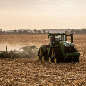 Tracteur utilitaire agricole 4x4 avec fonction de chargeur de moteur diesel et composants de noyau d'arbre de prise de force inclus pour les travaux de grande culture - Product Image 1