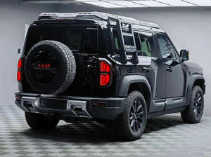 SUV Híbrido Usado 2025, 4x4, Transmisión Automática Turbo, Motor de Gasolina/Eléctrico, Diseño Espacioso de 4 Asientos, Tapicería de Cuero, Impecable - Product Image 3