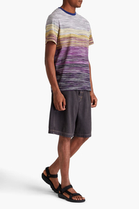 Camiseta a rayas para hombre, degradado púrpura vibrante amarillo y blanco con una camiseta de cuello redondo azul audaz para todos los días - Product Image 2