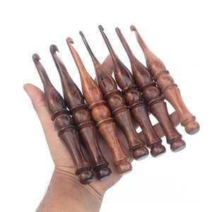Juego de ganchos de ganchillo de madera Premium para tejer y ganchillo Agujas de tejer de palisandro Juego de 13 piezas - Product Image 4