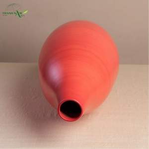 Vase de table en bambou enroulé Art Déco avec finition de couleur audacieuse, écologique et durable - Product Image 2