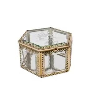 Moderna Caja de Anillos Hexagonal de Lujo, Diseño Metálico Dorado con Cristal para Guardar y Organizar Joyas - Product Image 1