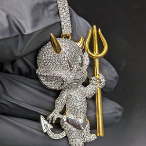 จี้เพชรโมอิสซาไนต์ทรง VVS ดีไซน์เท่ห์แบบฮิปฮอป ชุบทองบนเงินแท้ 925 ลายปีศาจ ประดับเพชรระยิบระยับ แฟชั่นสำหรับผู้ชาย - Product Image 1