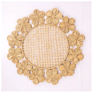Set de table en raphia fleuri écologique, dessous de plat rond festonné en paille de palmier Iraca tressé pour la maison, les fêtes et les mariages - Product Image 5
