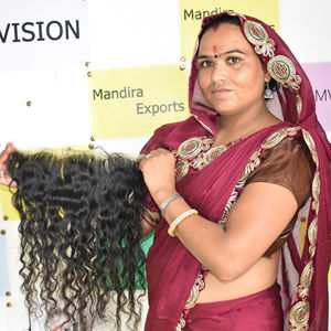 Vente en gros Extensions de cheveux humains cambodgiens vietnamiens ondulés frontaux 13*4 Faisceaux non traités bon marché des vendeurs - Product Image 1