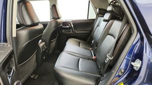 2021 utilisé To-yo-ta 4 _ Run-ner Venture Edition 4WD - Product Image 2