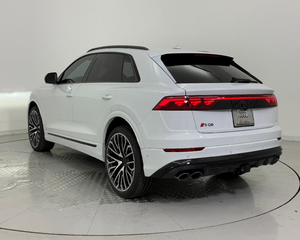 Meilleure offre pour un SUV SQ8 Prestige d'occasion 2021, 500 ch, V8 biturbo, faible kilométrage - Product Image 1