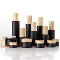 Cosmétiques, émulsion aqueuse, essence, crème pour le visage, spray, nettoyant facial, flacon en verre de laboratoire, flacon en plastique pour lotion, contenant pour écran solaire