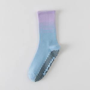 ODM personnalisable dégradé antidérapant côtelé équipage chaussettes de sport Pilates Yoga chaussettes en gros commande en gros - Product Image 2
