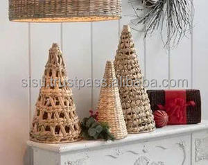 Ensemble de 3 sapins de Noël écologiques en jacinthe d'eau naturelle, faits à la main par Sisu Handicraft - Product Image 3