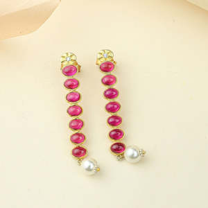 Anokhi ต่างหูมุกทับทิมสีทอง - Product Image 3