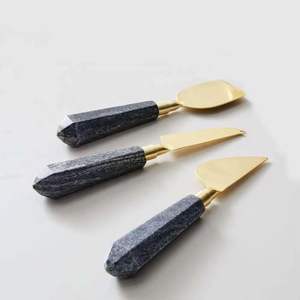 ชุดช้อนส้อมสลัดสแตนเลสชุบทองพร้อมด้ามจับหวาย สำหรับชุดอาหารและเครื่องครัว - Product Image 6