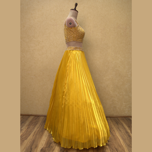 Lehenga jaune nouvellement lancé avec travail de broderie à la main en miroir pour la célébration culturelle et l'approvisionnement de mariage de l'Inde en gros - Product Image 6