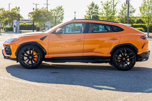 2022 แลนโบร์กินี ยู/รัส เครื่องยนต์เทอร์โบ V8 641 แรงม้า ระบบขับเคลื่อนสี่ล้อ สีอารันซิโอ โบเรลิส รุ่นดั้งเดิม พร้อมจัดส่ง - Product Image 4
