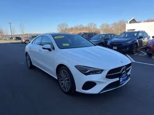 รถยนต์ซีดานหรูขนาดกะทัดรัดมือสอง ปี 2025 รุ่น C-Class 300 4MATIC Edition - Product Image 3