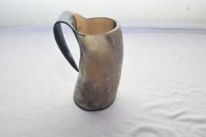 Tasse isolée de haute qualité Viking Horn Tumbler 1L avec base en résine pour eau bière thé - Product Image 4