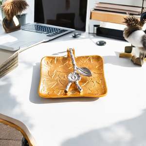 Porte-serviettes vintage en laiton avec motif floral en relief, luxe, carré, en métal avec cristaux, pour la décoration de table de mariage, pour les restaurants - Product Image 1