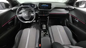NEAT 2023,208 II, faible kilométrage, transmission automatique, toit ouvrant panoramique, feux LED, feux diurnes LED - Product Image 3