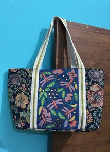 Sac fourre-tout en jute brodé style bohème Shreeya Fineries avec motif uni et ouverture supérieure pour le shopping toutes saisons - Product Image 2