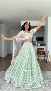 Nuevo diseñador indio Fancy Mono Banglory Sequence bordado trabajo Lehenga & Choli con encaje de cuatro lados y Fancy Latkan Dupatta - Product Image 3