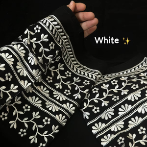 Abayas élégantes et modestes brodées à la main pour femmes! - Product Image 1