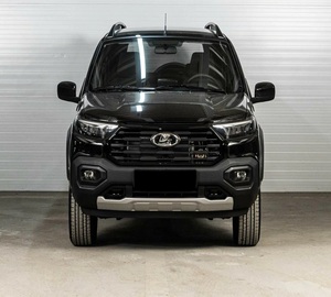Niva Travel I Restyling 2026 (VAZ) - Faible kilométrage, moteur silencieux, transmission automatique, toit ouvrant panoramique, phares LED - Product Image 1