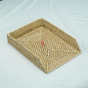 Petit plateau en rotin, organiseur en osier tressé à la main pour la salle de bain, le bureau et la décoration de la maison - Product Image 2