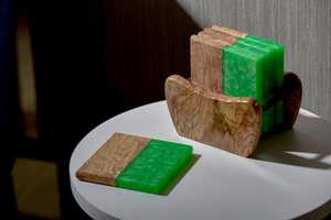 Sous-verres en bois et en résine très brillants avec finition en pierre parfaits pour les dessus de table élégants, les magasins de détail et les revendeurs en ligne - Product Image 6