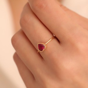 Anillo de Oro Puro de 10K/14K con Rubí Natural en Forma de Corazón, con Engaste de Bisel, Delicado y Clásico, Certificado por IGI, Regalo Romántico - Product Image 4