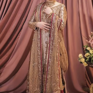 Lehenga Choli de Lujo con Bordado Intenso, Vestido Maxi Pakistaní para Fiestas, Ropa Formal para Mujer, Estilo Nupcial para Recepciones de Boda - Product Image 1