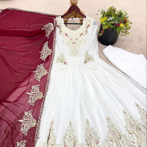 Traje cosido completo de diseñador pesado Secuencia de bordado de múltiples hilos Traje de trabajo superior e inferior Pure Georgette Top Bottom & Dupatta - Product Image 1