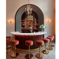 Comptoir de bar rouge moderne en forme de demi-cercle design de bar de taille mini pour la maison