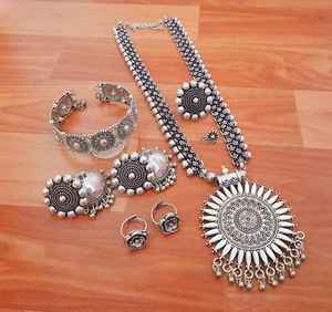 Combo de bijoux oxydé traditionnel indien pour femmes collier, boucles d'oreilles, bracelets, bagues, épingle au nez pour vêtements ethniques et de fête - Product Image 3