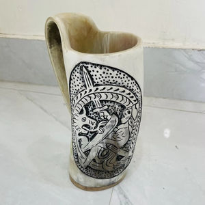Taza de Cuerno de Búfalo Auténtico Tallada a Mano en 3D, Hermosa, Premium, de Inspiración Vikinga Nórdica, Hecha a Mano por un Artesano Indio - Product Image 1