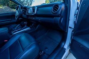 TO-YO-TA TACO-MA LIMITED DOBLE CABINA 4X4 2023 IMPECABLE, LISTO PARA ENVIAR - Product Image 3