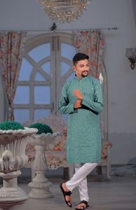 ชุดคุर्ตาผ้าฝ้ายเนื้อหนาสำหรับผู้ชาย ออกแบบโดยดีไซเนอร์ เหมาะสำหรับงานแต่งงาน งานเฉลิมฉลอง สีสันสดใส ประดับด้วยงานกระจก พร้อมกระเป๋าข้างสองข้าง ผ้าเนื้อดี - Product Image 2