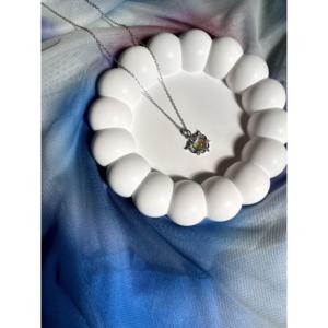 Collana in acciaio con figure a cuore in pietra trasparente Color argento
