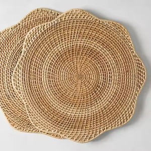 Sets de table tissés en rotin naturel et assiette de chargement Tapis et tampons de fête de mariage exquis et écologiques du Vietnam - Product Image 4