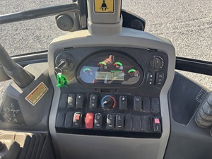 Retroexcavadora Usada 2014 420F2 en Venta, 2-5 Toneladas, Cucharón, 6001-8000 Horas, Motor Doosan, Componentes Centrales Volvo, Válvula Hidráulica Moog - Product Image 3